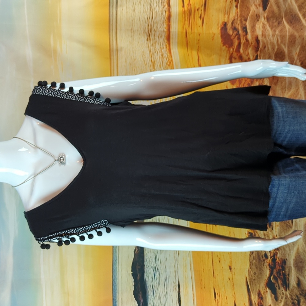 A New Day sz L Womens Top  V-Neck Tank Pom Pom Trim Stretch Sleeveless